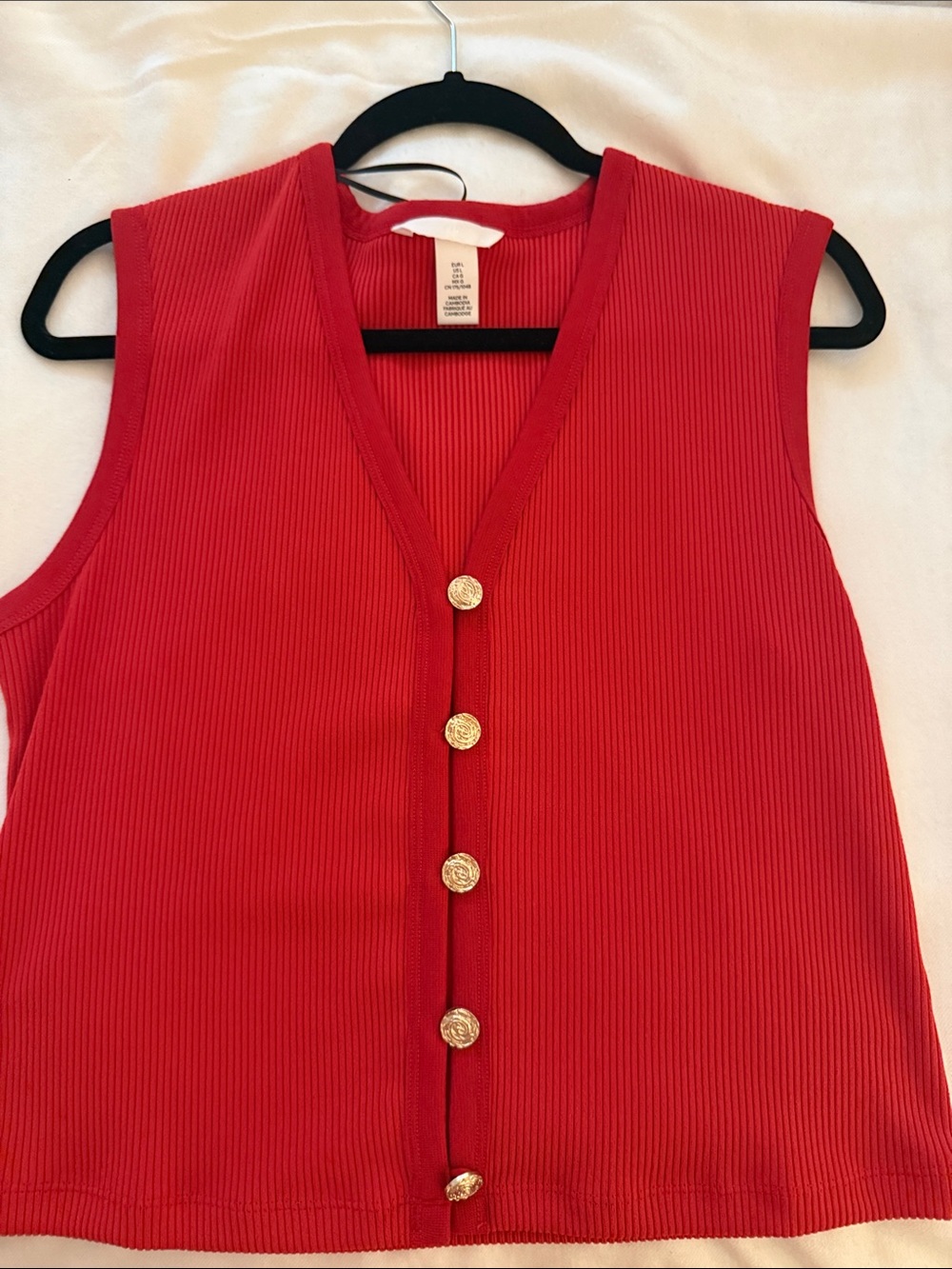 H&M Red Ribbed Sleeveless Button-Front Top with Gold Buttons (never worn)